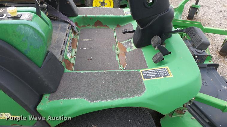 image for item DC1261 2005 John Deere F1445 lawn mower