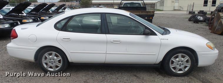 image for item DC1270 2006 Ford Taurus SE