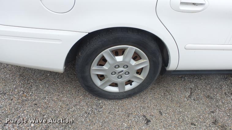 image for item DC1270 2006 Ford Taurus SE