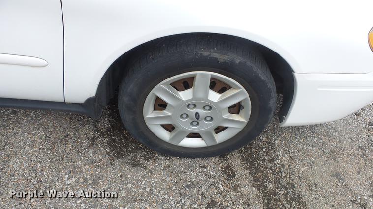 image for item DC1270 2006 Ford Taurus SE