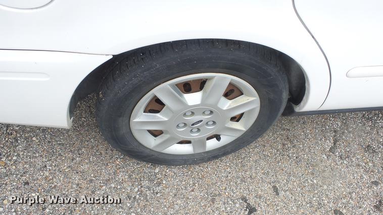 image for item DC1270 2006 Ford Taurus SE