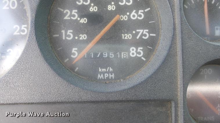 image for item DC1275 1998 Freightliner FL106 Business Class Mobile Air One emergency response truck