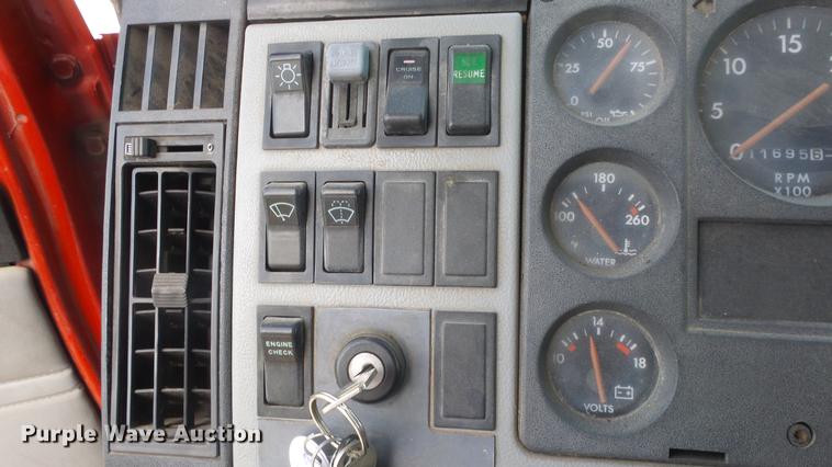 image for item DC1275 1998 Freightliner FL106 Business Class Mobile Air One emergency response truck