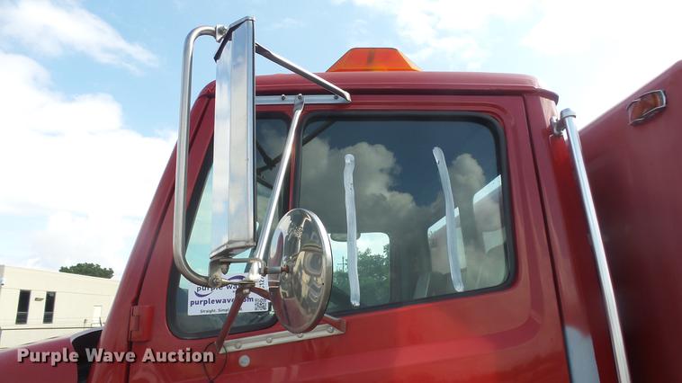 image for item DC1275 1998 Freightliner FL106 Business Class Mobile Air One emergency response truck