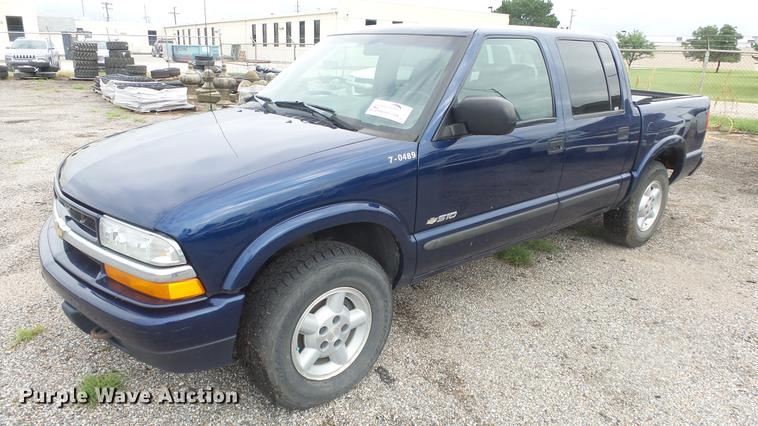 image for item DC1282 2003 Chevrolet S10 LS Crew Cab pickup truck