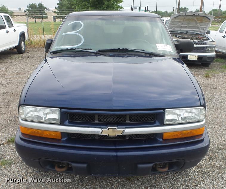 image for item DC1282 2003 Chevrolet S10 LS Crew Cab pickup truck