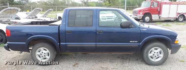image for item DC1282 2003 Chevrolet S10 LS Crew Cab pickup truck