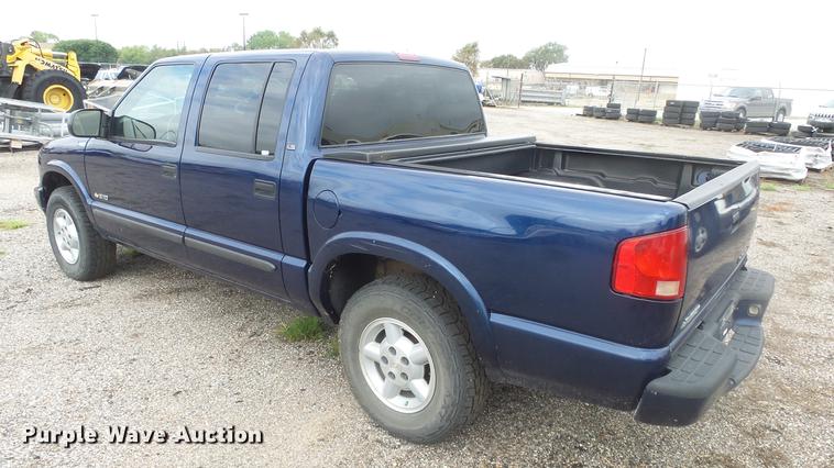 image for item DC1282 2003 Chevrolet S10 LS Crew Cab pickup truck