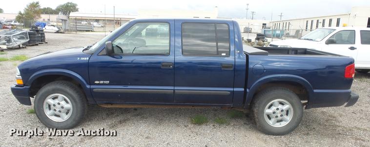 image for item DC1282 2003 Chevrolet S10 LS Crew Cab pickup truck