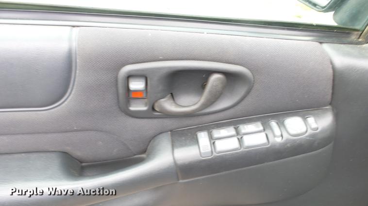 image for item DC1282 2003 Chevrolet S10 LS Crew Cab pickup truck