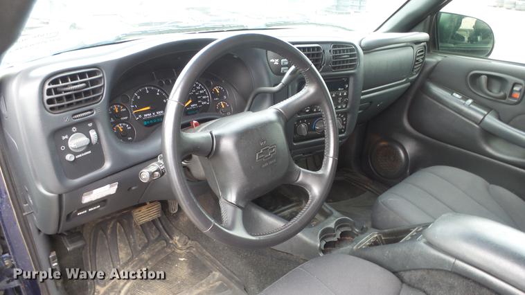 image for item DC1282 2003 Chevrolet S10 LS Crew Cab pickup truck