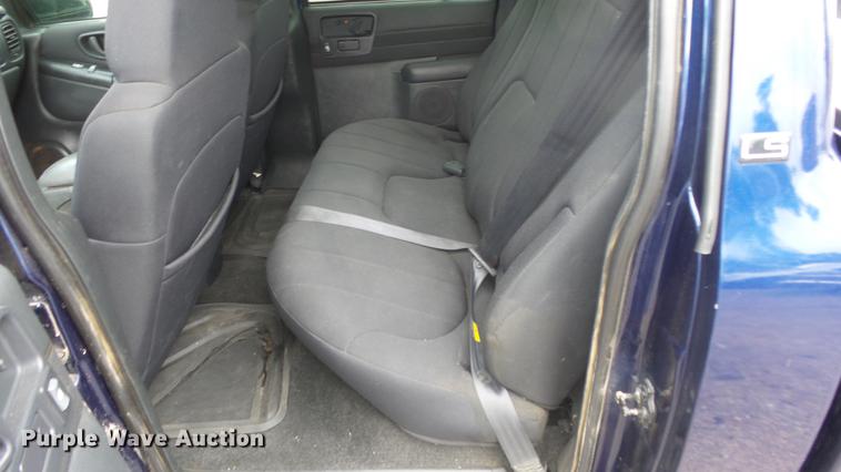 image for item DC1282 2003 Chevrolet S10 LS Crew Cab pickup truck