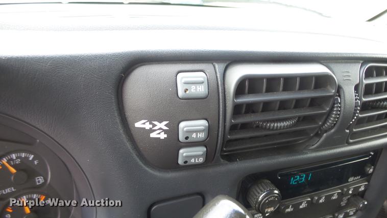 image for item DC1282 2003 Chevrolet S10 LS Crew Cab pickup truck