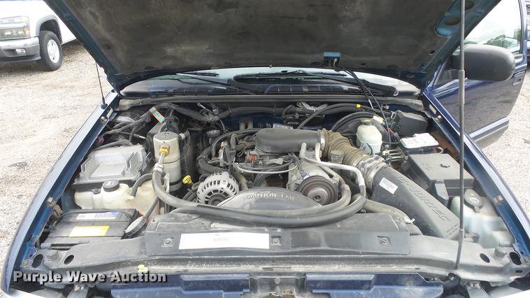 image for item DC1282 2003 Chevrolet S10 LS Crew Cab pickup truck