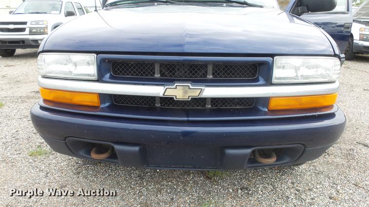 image for item DC1282 2003 Chevrolet S10 LS Crew Cab pickup truck