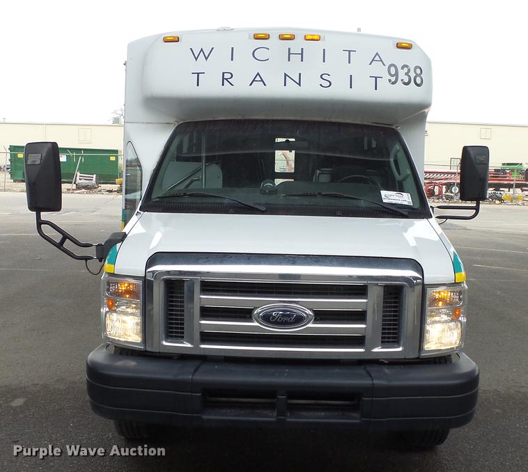 image for item DC3234 2009 Ford E450 Super Duty shuttle bus