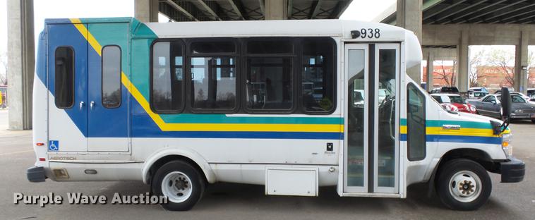image for item DC3234 2009 Ford E450 Super Duty shuttle bus