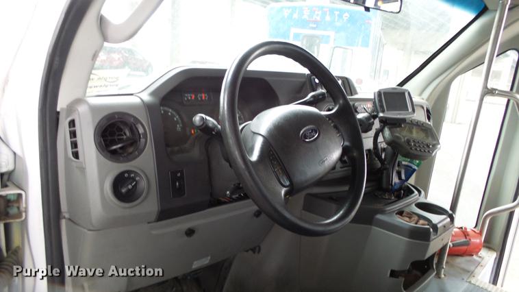 image for item DC3234 2009 Ford E450 Super Duty shuttle bus