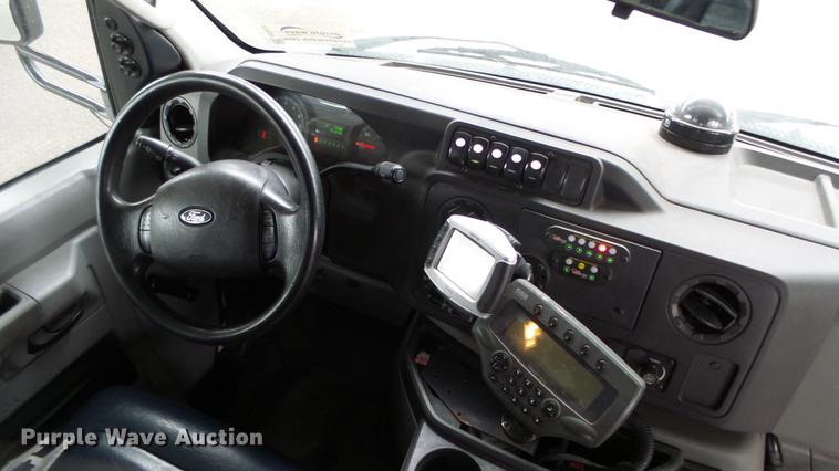 image for item DC3234 2009 Ford E450 Super Duty shuttle bus