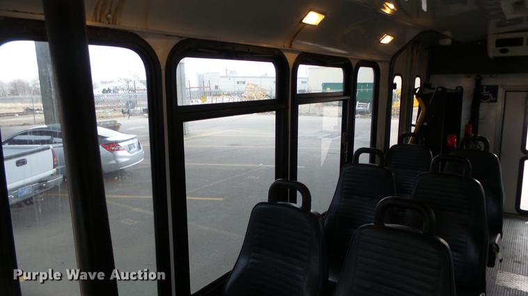 image for item DC3234 2009 Ford E450 Super Duty shuttle bus