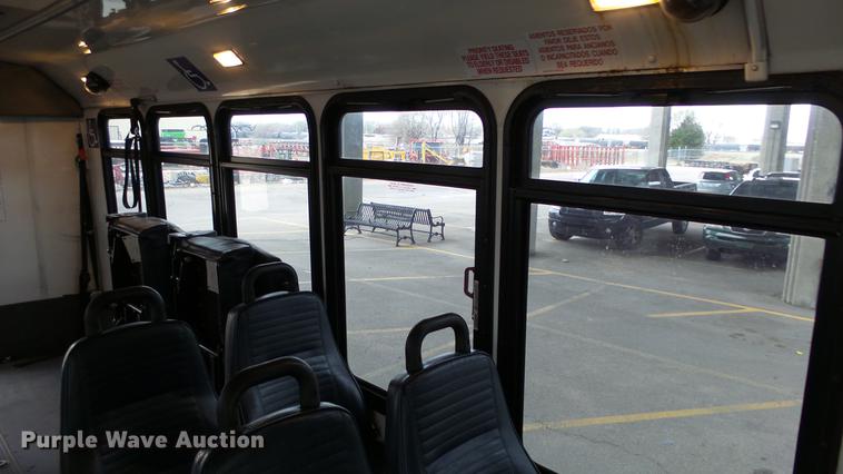 image for item DC3234 2009 Ford E450 Super Duty shuttle bus