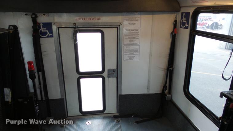 image for item DC3234 2009 Ford E450 Super Duty shuttle bus