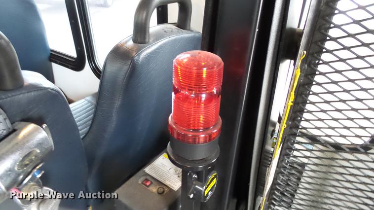 image for item DC3234 2009 Ford E450 Super Duty shuttle bus