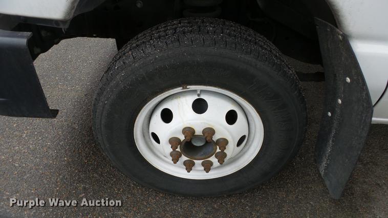 image for item DC3234 2009 Ford E450 Super Duty shuttle bus