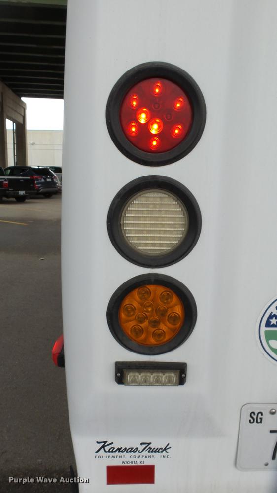 image for item DC3234 2009 Ford E450 Super Duty shuttle bus