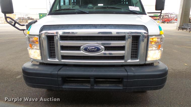 image for item DC3234 2009 Ford E450 Super Duty shuttle bus