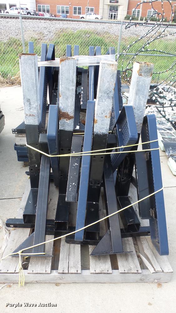 image for item ER9611 (4) picnic tables