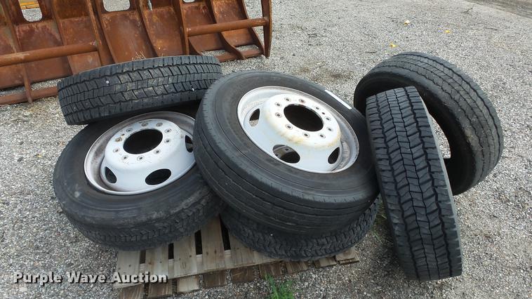 image for item ET9469 (7) 225/70R19.5 tires