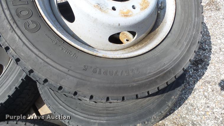 image for item ET9469 (7) 225/70R19.5 tires