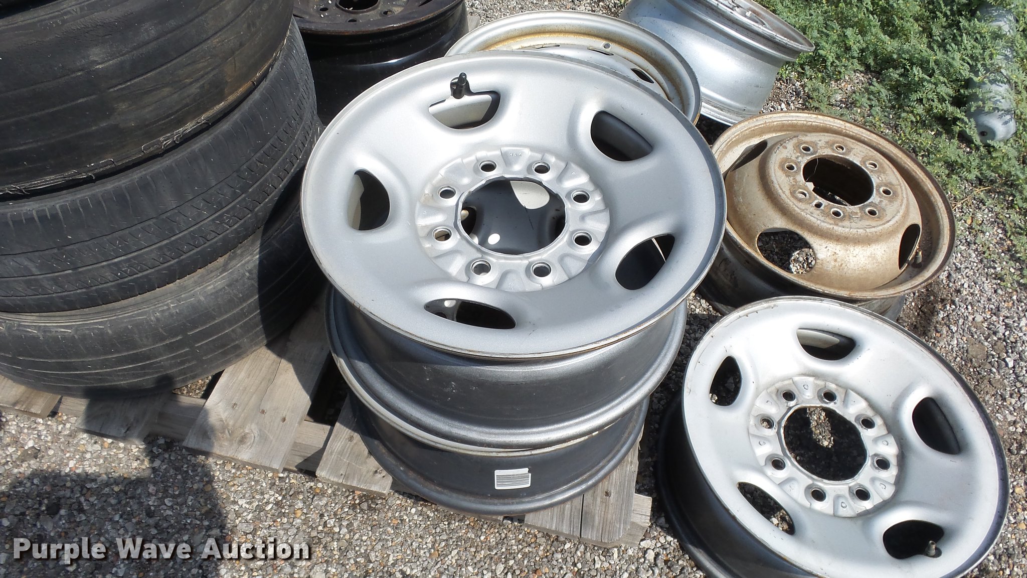 (12) tires and wheels in Wichita, KS Item ET9473 sold Purple Wave