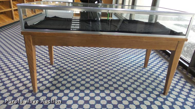 image for item EF9067 Glass show case on wood base