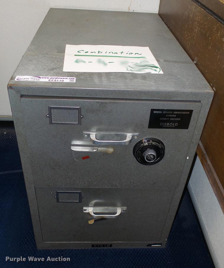 image for item EF9110 Diebold safe
