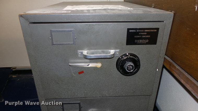 image for item EF9110 Diebold safe