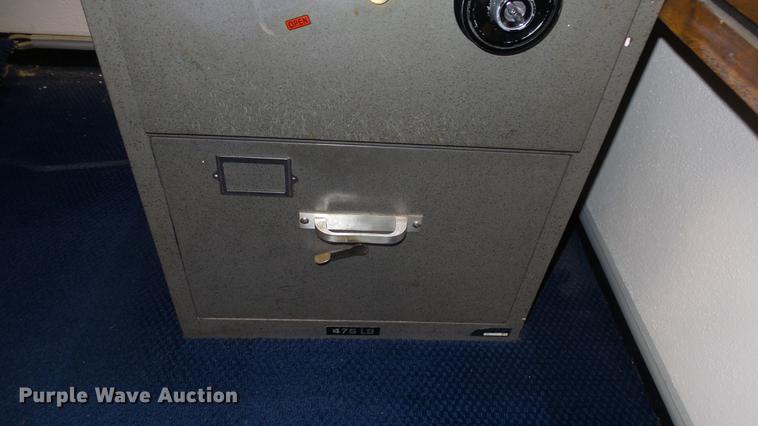 image for item EF9110 Diebold safe