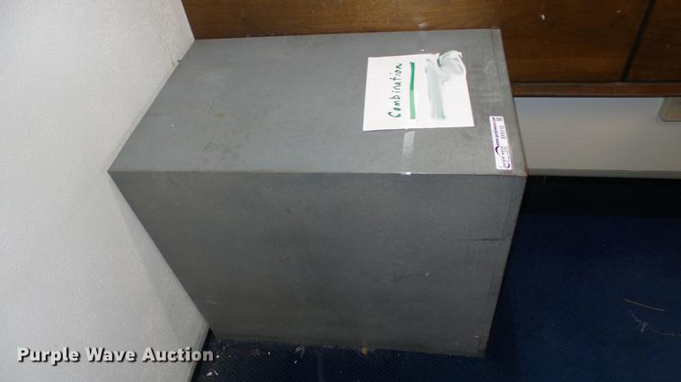 image for item EF9110 Diebold safe