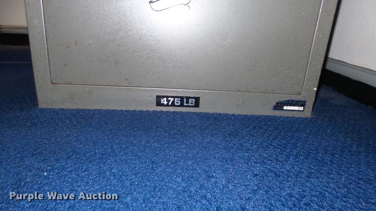 image for item EF9110 Diebold safe