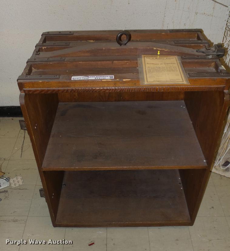 image for item EF9152 Wood dumbwaiter