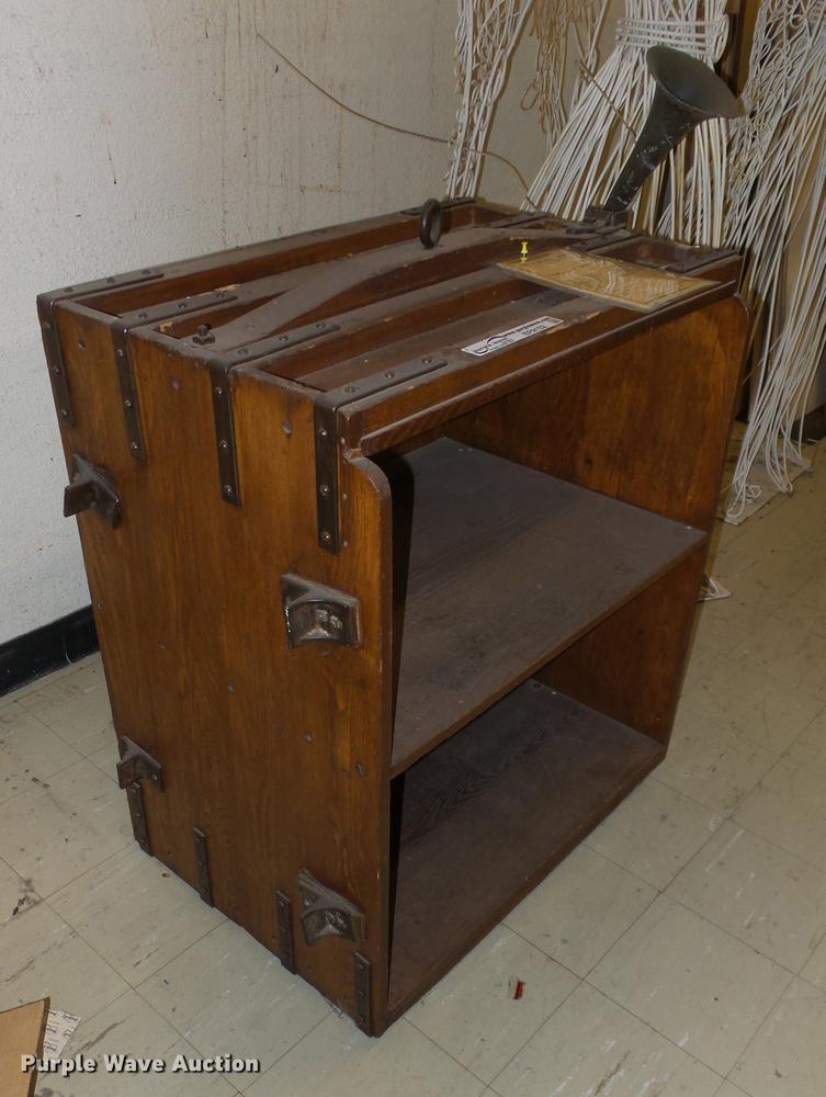 image for item EF9152 Wood dumbwaiter