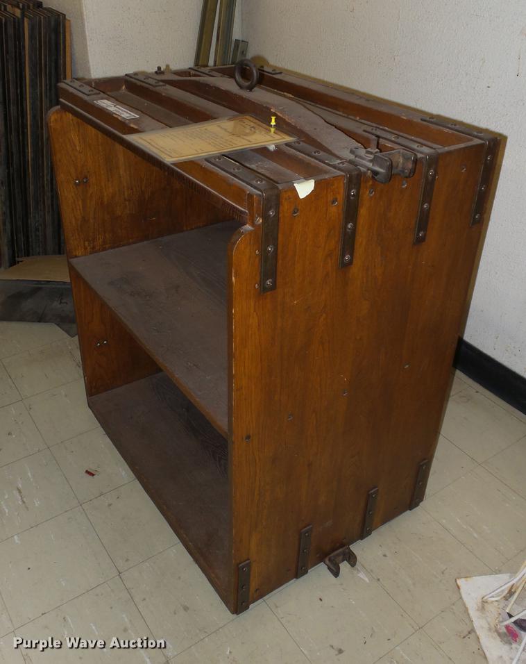 image for item EF9152 Wood dumbwaiter