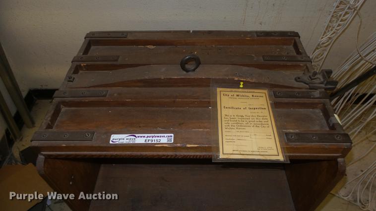 image for item EF9152 Wood dumbwaiter