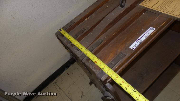 image for item EF9152 Wood dumbwaiter