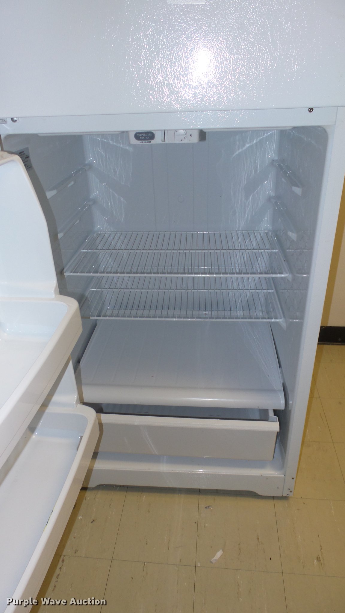 Americana refrigerator in Wichita, KS Item EF9111 sold Purple Wave