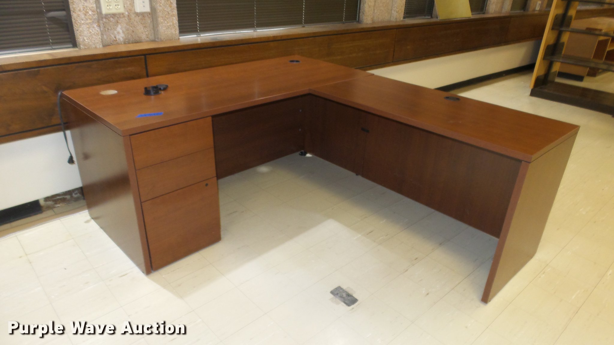 Office desks sets in Wichita, KS Item EF9113 sold Purple Wave