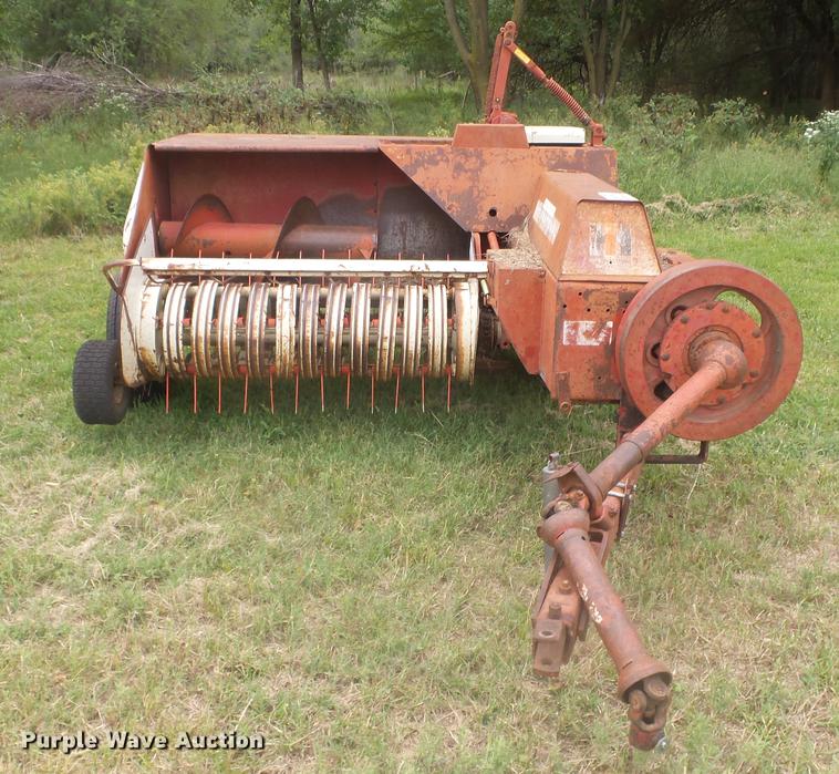 image for item BL9010 International 47 square baler