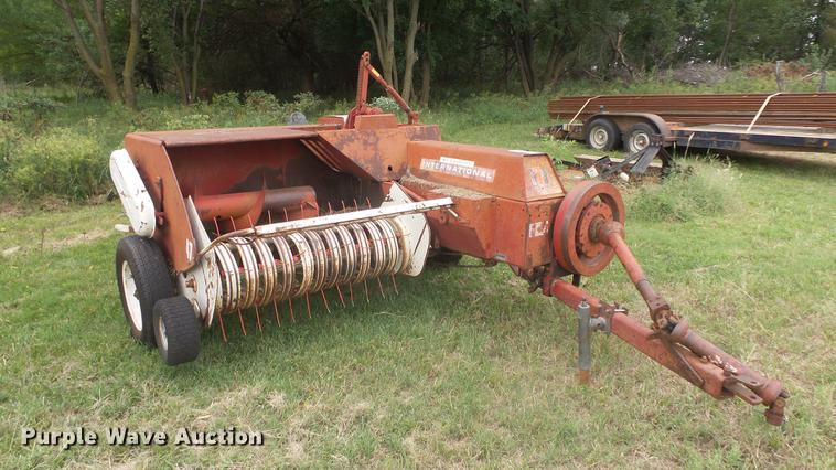 image for item BL9010 International 47 square baler