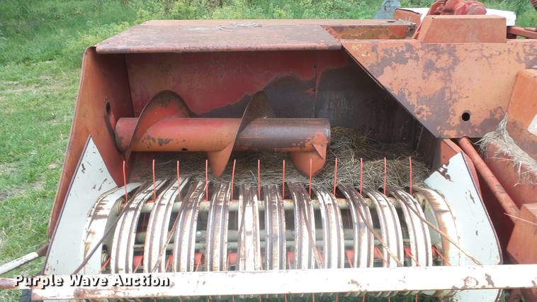 image for item BL9010 International 47 square baler